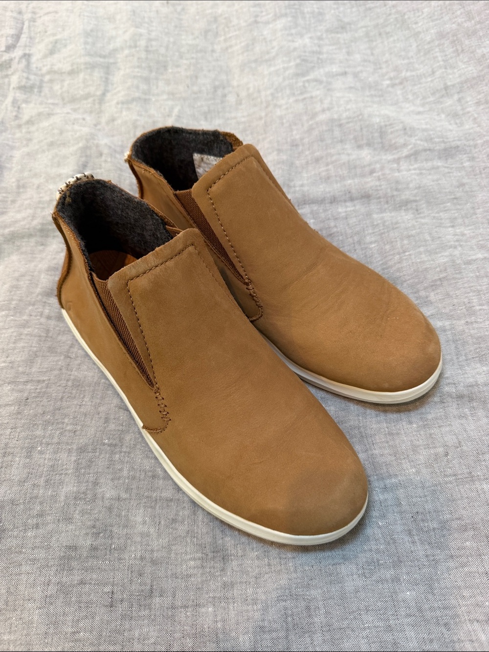 Women’s Chukka Slip-On Boots in Tan